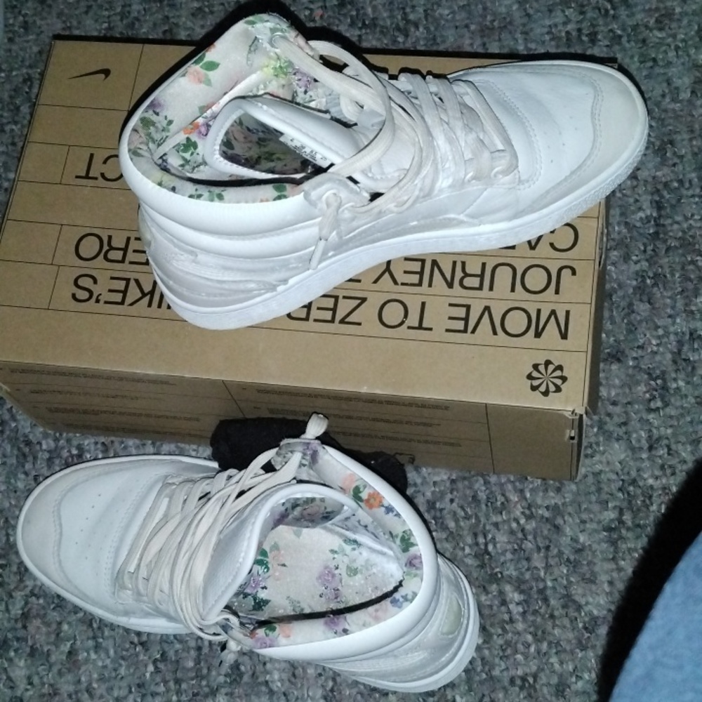Puma floral basketball sneakers 8.5women